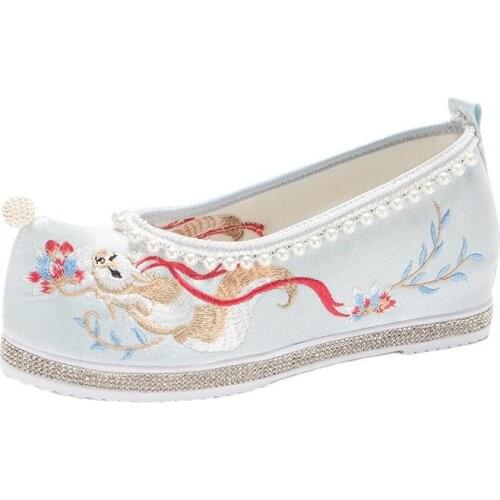 2021 Spring New Women Embroidered Flats Pearl Crystal Shoes Beaded Cloth Shoes Womens Increase Heel Ancient Ballets