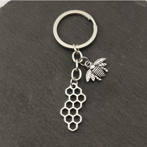 1pcs Antique Silver Color Honeycomb With Bee Keychain Honeycomb Bee Charm Pendant DIY Jewelry Findings Key Ring