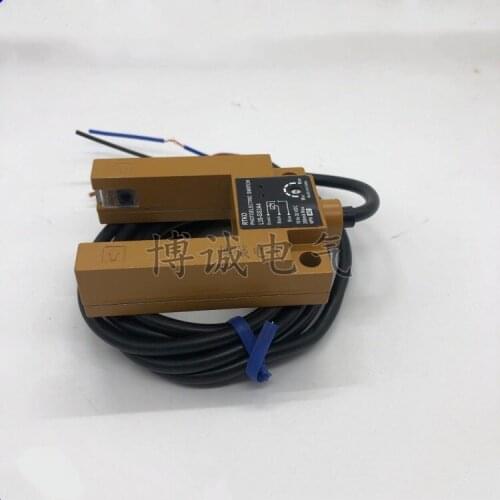 Spot type photoelectric switch DC three wire NPN normally open E3S-GS3E4 metal shell