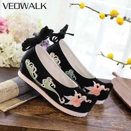 Veowalk Women Satin Cotton Ankle Strap Hidden Platform Shoes Vintage Chinese Style Embroidered Comfortable Hanfu Shoes Black Red