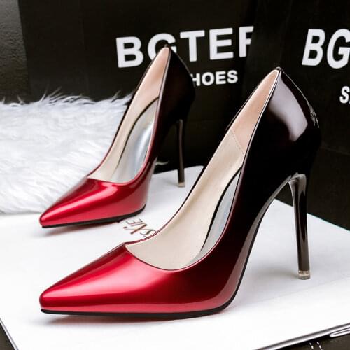 Fashion of the pointed shallow mouth stiletto womens shoes was thin OL professional gradient patent leather high heels