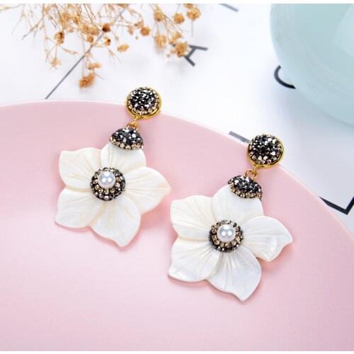 Vintage Round Pearl Earrings For Women Big Flower Shape Hyperbole Dangle Sea Shell Female Earrings 2021 Jewelry