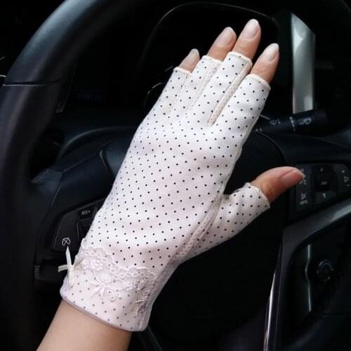 Summer halffinger gloves female thin section driving cotton nonslip sunscreen gloves elegant lace short leaky finger gloves B85