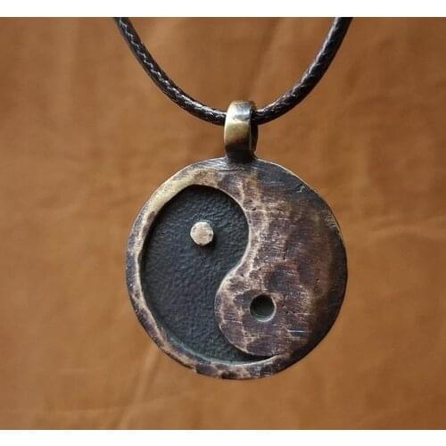 Alloy Black and White Dripping Oil Tai Chi Yin and Yang Pendant Necklace Stainless Steel Yin and Yang Necklace Sweater Chain