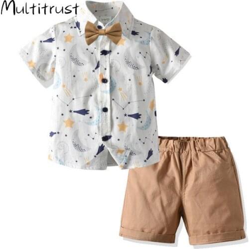 Summer Little Boys Shirt Shorts Set, Creative Starry Sky Moon Printing Short Sleeve Shirt + Solid Color Shorts + Bow Tie
