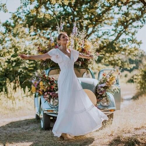 Charming Bohomian Lace Beach Bridal Wedding Dresses Short Sleeves Deep V Neckline Wedding Gowns for Bride A Line Full Length