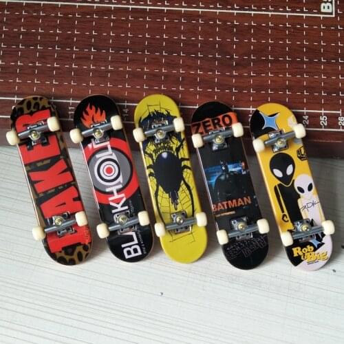 1PC Random Color Creative Mini Finger Skateboard Fingerboard Alloy Stents Scrub Finger Scooter Skate Boarding Kids Toys