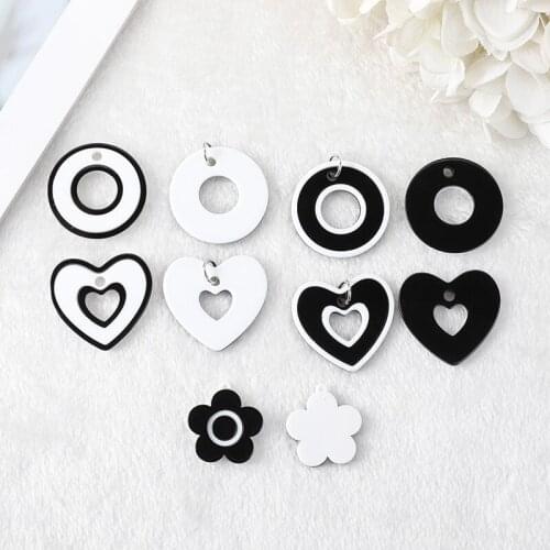 10Pcs Fashion Acrylic Heart Charms Flatback Pendant Black and White Crafts Fashion Jewelry Findings for Earrings Keychain Diy
