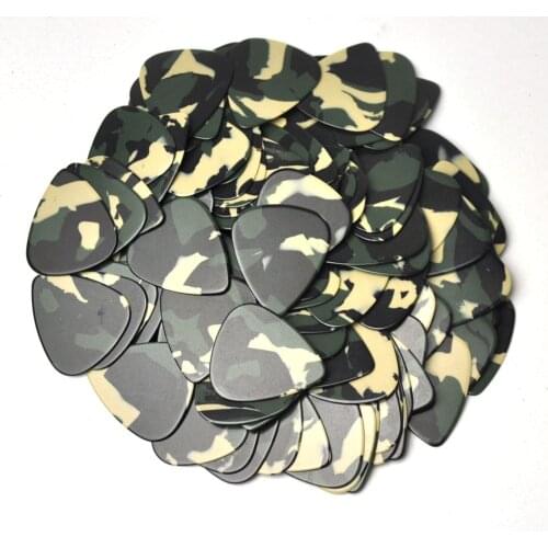 Lots of 100pcs New Medium 0.71mm Camouflage Guitar Picks Plectrums Celluloid No Print For Acoustic Guitar
