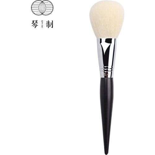 QINZHI Professional Handmade Make Up Brush G022 Round Flat Face Powder Brush Soft Saikoho Goat Hair Makeup Brushes