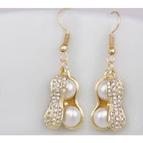 N018 Korean version of the lovely fashion temperament freshwater pearl crystal peanut pendant necklace