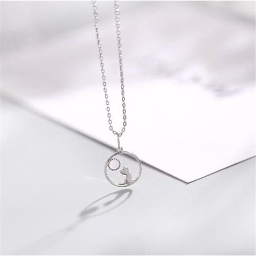 Fashion Cute Cat Looking at the Moon Round Pendant Necklace for Women 925 Silver Jewelry Mujer Colar Creative Gifts Female SN183
