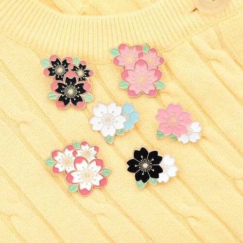Sakura Enamel Pin Japanese custom romantic Blossom Brooches Bag Lapel Pin Badge cherry blossoms Jewelry Gifts for and girlfriend