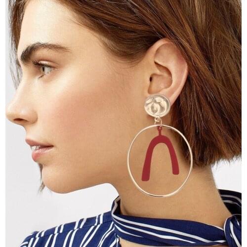 Korean Design Big Letter V Hollow Oval Drop Earring for Women Statement Geometric Metal Round Coin Party Wedding Jewelry Gift