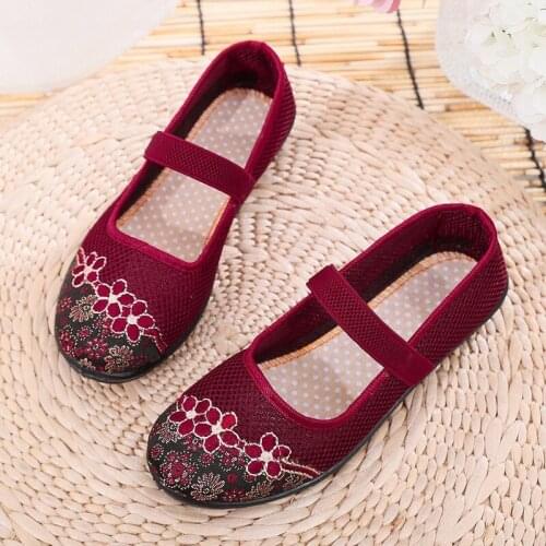 Old Beijing Cloth Shoes Female Summer New Mother Shoes Middle-aged and Elderly Breathable Mesh Shoes Flat Hollow Cloth Shoes