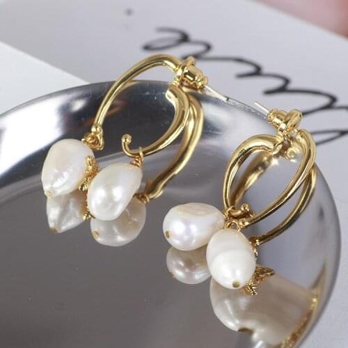 Small bee inlaid freshwater pearl rear hanging dual-use earrings
