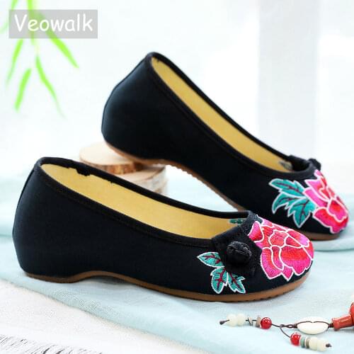Veowalk Handmade New Fashion Women Flat Shoes Old Peking Flower Embroidery Canvas Shoes For Woman Flats Casual Driving Shoes