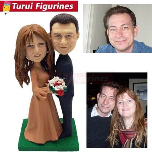 Lovers holding flower figurines style collection custom bobblehead porcelain figurines china artist wholesale dropping