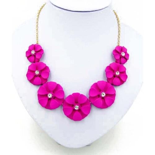 Fashionable And Versatile Spray Painted Flower Clavicle Chain Mainstream Goddess Temperament Aesthetic And Elegant Necklace