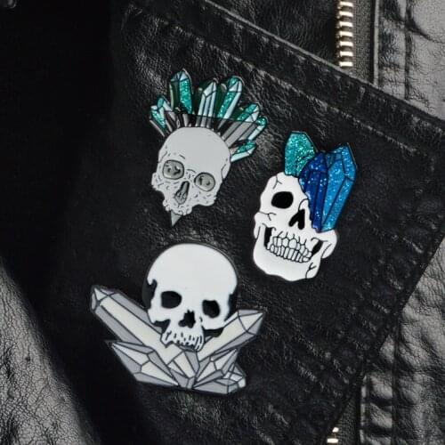 Hippie Skull Enamel Pins Custom Collection Skeleton Head Lapel Pins Love and Death Brooches Bags Shirt Jewelry Gift For Friends