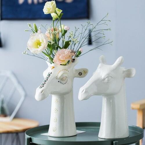 Resin cartoon animal head vase giraffe home decoration coffee shop display cabinet simulation animal vase office desk decoration