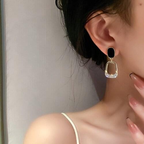 New retro creative circle pendant earrings trend luxury banquet party earrings for women holiday gift earrings