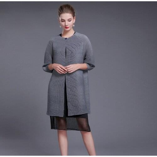 Plus Size Trench Coat For Women 45-75kg 2020 Spring O-Neck Lantern Sleeve Stripes Stretch Miyake Pleated Single Button Thin Coat