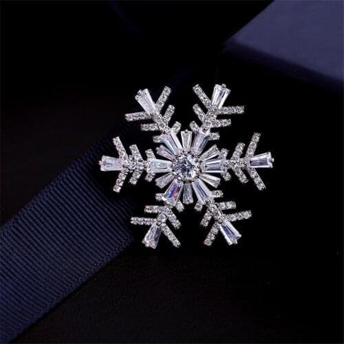 Xmas Snowflake Brooches Pins Cubic Zirconia Copper Gold-Plated Wedding Corsage Fashion Suit Brooch Pin Brand Jewelry