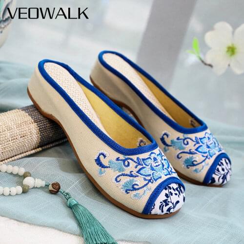 Veowalk Women Cotton Fabric Embroidered Closed Toe Slippers Vintage Ladies Casual Flat Mules Summer Comfortable Slide Shoes