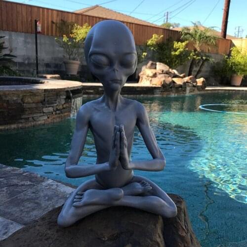 Meditating Alien Resin Home Garden Decorative Miniatures Figurines Indoor Outdoor Art Outer Space Martians Statue Decorations