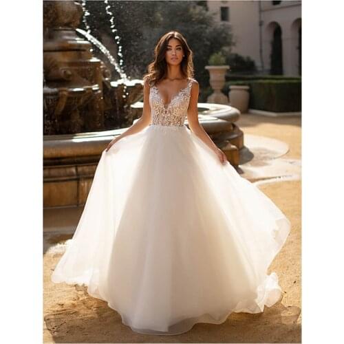 Sexy V Neck Wedding Dress Appliqued Lacew Bridal Gowns Backless A Line Bride Dress Robe De Mariage Custom Design