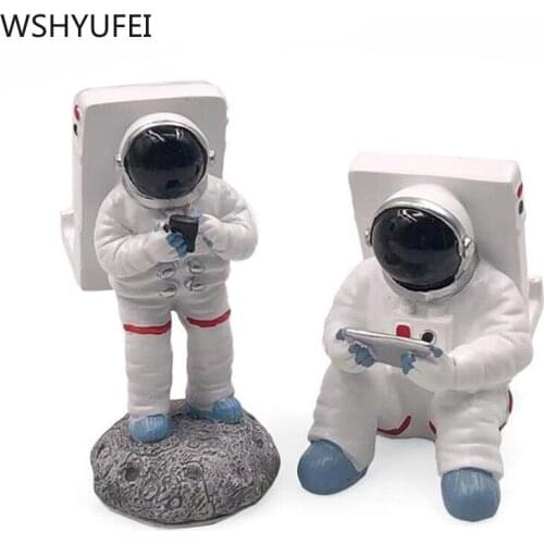 New style Astronaut resin decoration Mobile phone bracket supplies Living room office Table Decorations Shop decoration WSHYUFEI