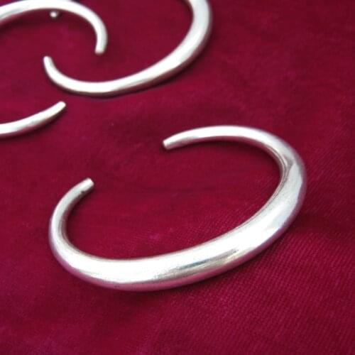 Guizhou ethnic style personalized jewelry Miao handmade Miao silver bracelet pointed glossy solid bracelet