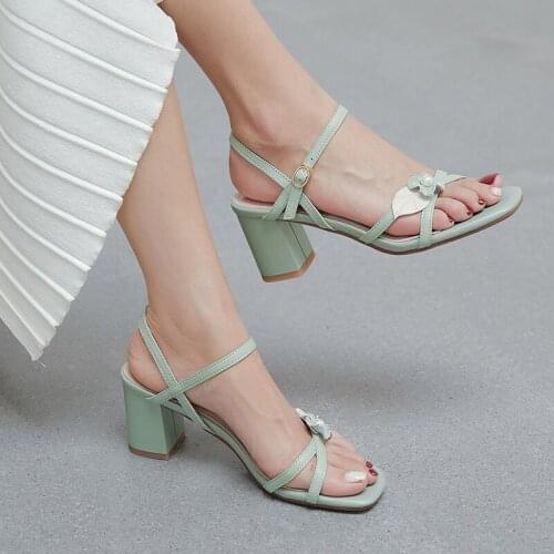 2020 summer new fairy style square head high-heeled leather sandals super versatile gentle wind camellia pearl thick heel sandal