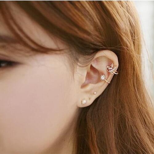 The new super cute little bird imitation earrings without pierced earrings female wholesale (single price)