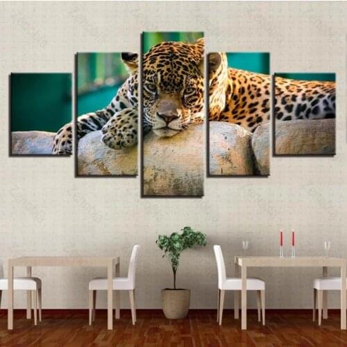 Poster Animal Leopard Lying On The Stone Wall Art Decoration Canvas Painting for Living Room and Bedroom Hd Print Frameless