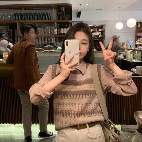 Sleeveless knitted sweater vest women 2021 new Korean round neck autumn and winter fashion temperament loose retro pullover top