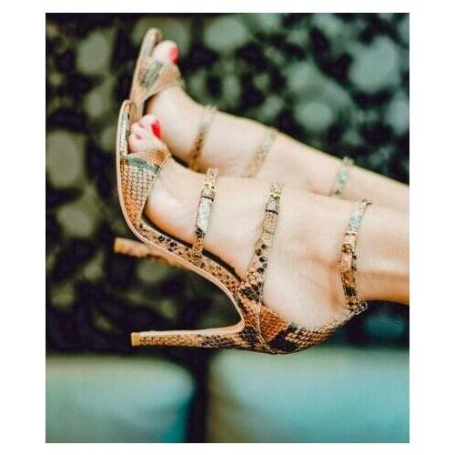 Summer New Brand Hot Woman Sexy Python Snake Skin Pu Cheap High Quality Open Toe Buckles Thin Heels High Heel Party Sandals Shoe