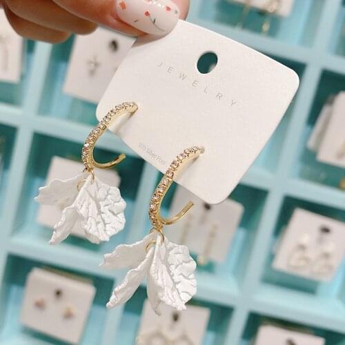 High Sense Of Niche French Earrings Female Net Red Super Fairy Petal Ear Stud Ins Sweet Wild c-Shaped Cold Wind Earrings