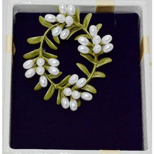 Natural freshwater pearl brooch brooch 2018 new crown design r the bride wedding dress accessories