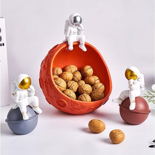 Декор комнаты Astronauts Door Key Receives Furnishing Pieces Shoe Cabinet At The Entrance Of Porch Decorates Office Table Top