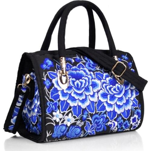 Ethnic style embroidered shoulder bag Ladies portable messenger dual-use bag Hand-embroidered shoulder bag Travel handbag SP0237