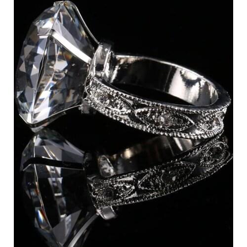 40mm Crystal Glass Diamond Napkin Ring Romantic Table Decoration Crafts Wedding Party Home Ornaments Gifts Metal Miniature