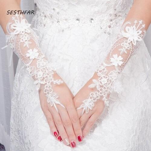 Delicate Bridal Gloves Beads Wedding Gloves Fingerless White Lace Bridesmaids Gloves Short Bride Accessories ST022