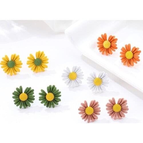 Romantic Daisy Small Stud Earrings For Women Fresh Colorful Flower Earring Stud Female Lovely Earring Piercing Accessory Gifts