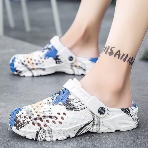 Mens Clogs Summer Shoes 2021 New Arrival Men Slippers Breathable Non-slip Mules Male Garden Shoes Casual Beach Sandals Zapatos