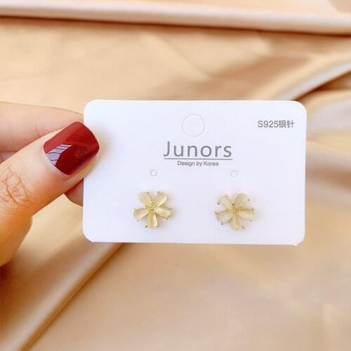 Daisy Flower Earrings Asymmetrical Korean Jewelry Cute Flower Small Stud Earrings For Women 2020 New Fashion Sweet Earring