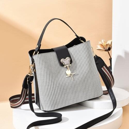 Disney cartoon Mickey Mouse autumn and winter new ladies fashion pu check bucket bag wild single shoulder messenger handbag