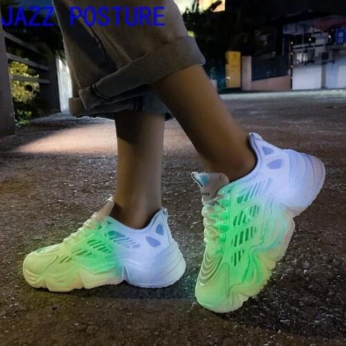 2020 New Backlit shoes for girls Womens shoes with fiber fabric and elastic soles White sneakers Lightweight sneakers q569