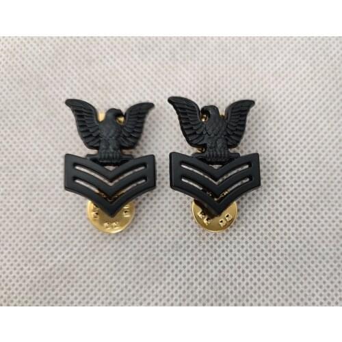 PAIR U.S. NAVY/ MARINE CORPS BLACK METAL COLLAR HAT PIN DEVICE: FIRST CLASS PETTY OFFICER/ E6